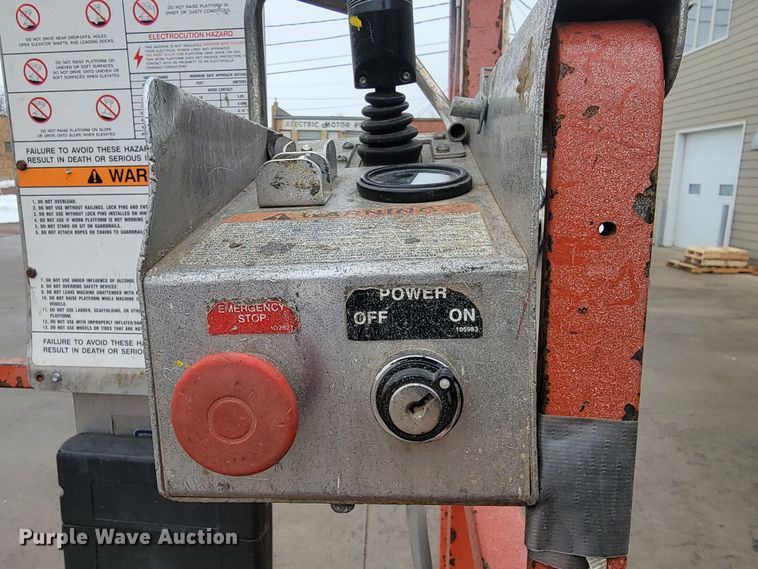 image for item LV9326 1999 Sky Jack SJIII 3220  scissor lift