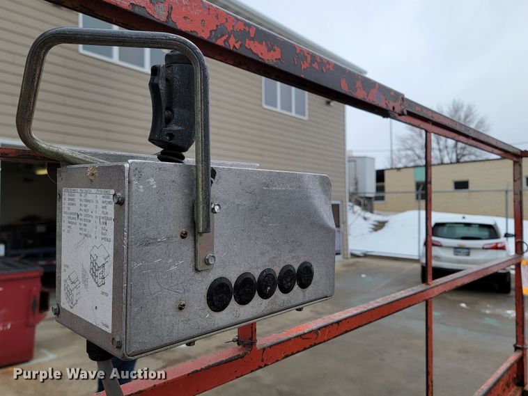 image for item LV9326 1999 Sky Jack SJIII 3220  scissor lift