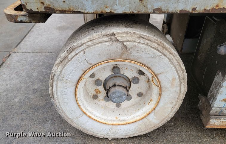 image for item LV9326 1999 Sky Jack SJIII 3220  scissor lift