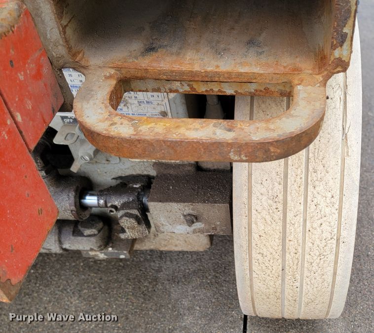 image for item LV9326 1999 Sky Jack SJIII 3220  scissor lift