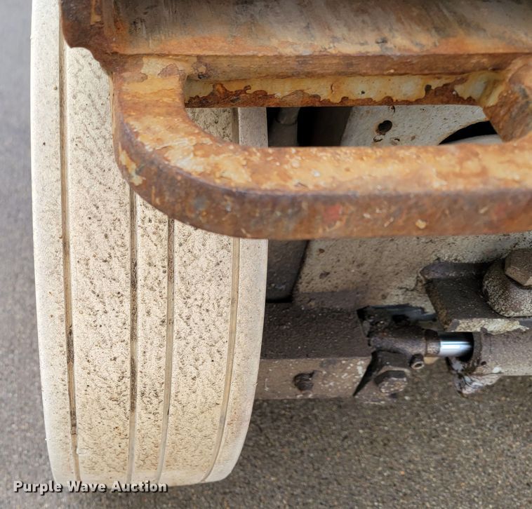 image for item LV9326 1999 Sky Jack SJIII 3220  scissor lift