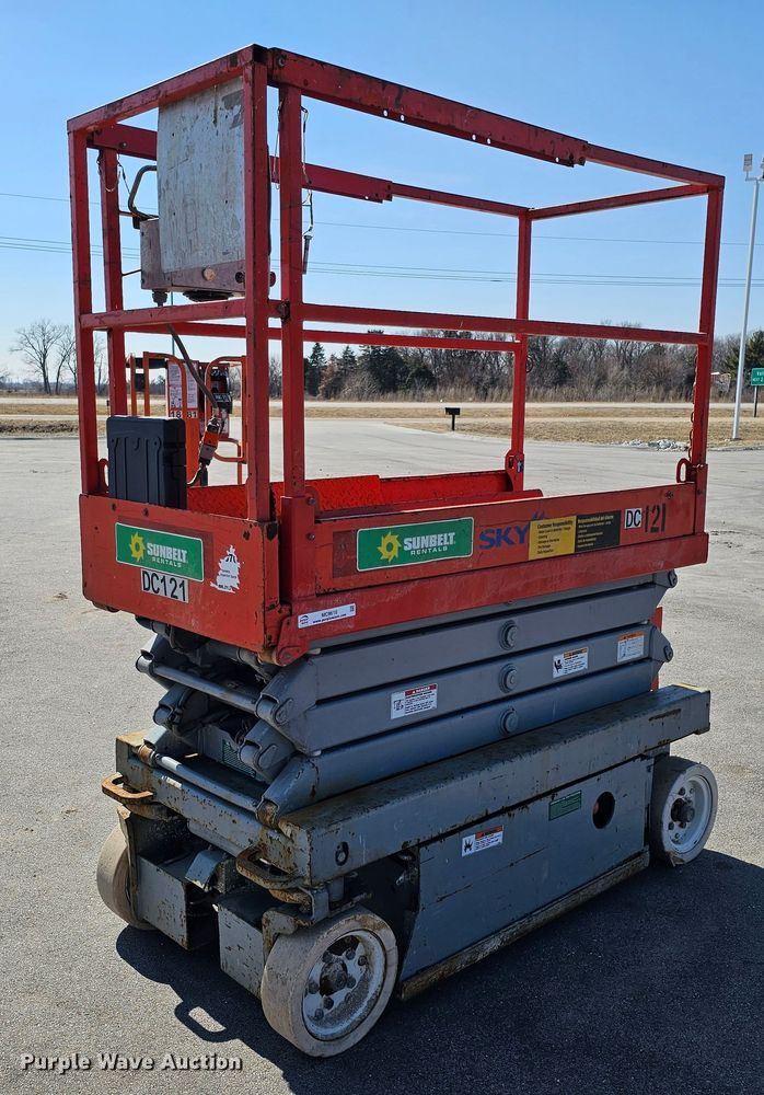 image for item MC9618 2006 Skyjack SJIII 3219  scissor lift