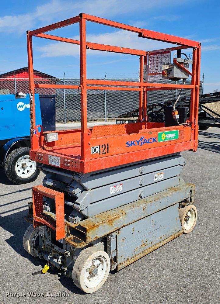 image for item MC9618 2006 Skyjack SJIII 3219  scissor lift