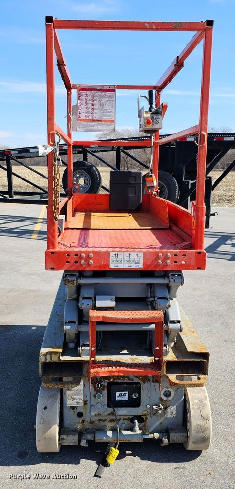 image for item MC9618 2006 Skyjack SJIII 3219  scissor lift