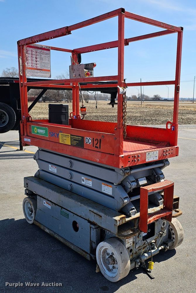 image for item MC9618 2006 Skyjack SJIII 3219  scissor lift