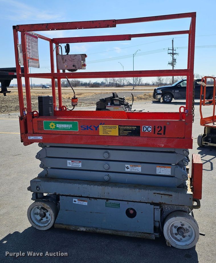 image for item MC9618 2006 Skyjack SJIII 3219  scissor lift