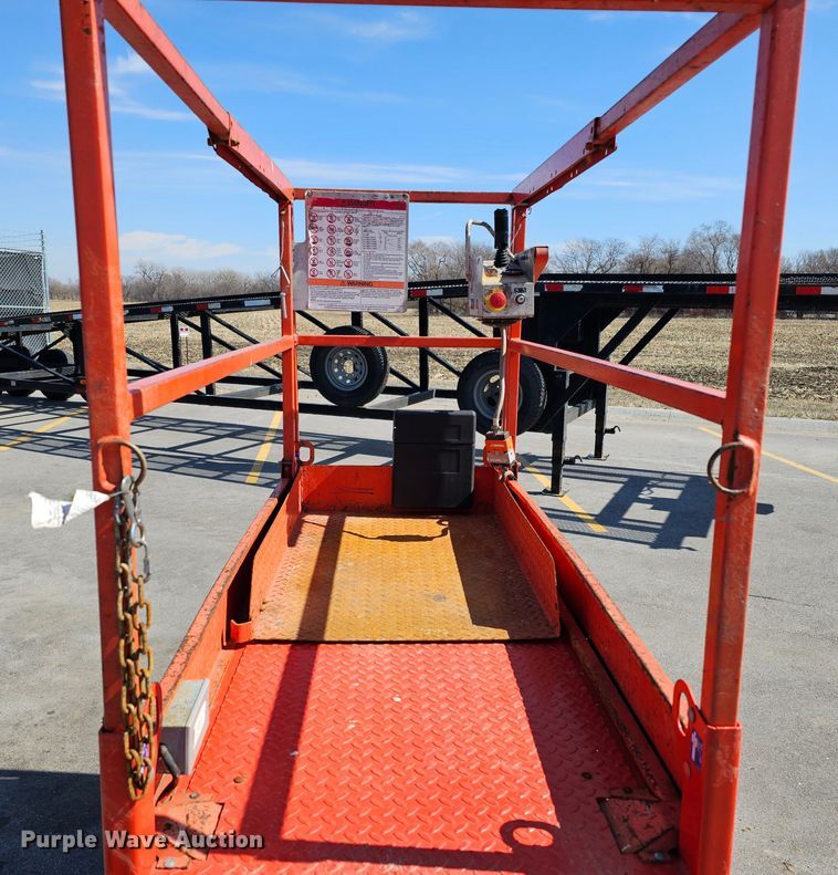 image for item MC9618 2006 Skyjack SJIII 3219  scissor lift