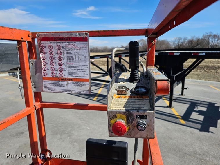 image for item MC9618 2006 Skyjack SJIII 3219  scissor lift
