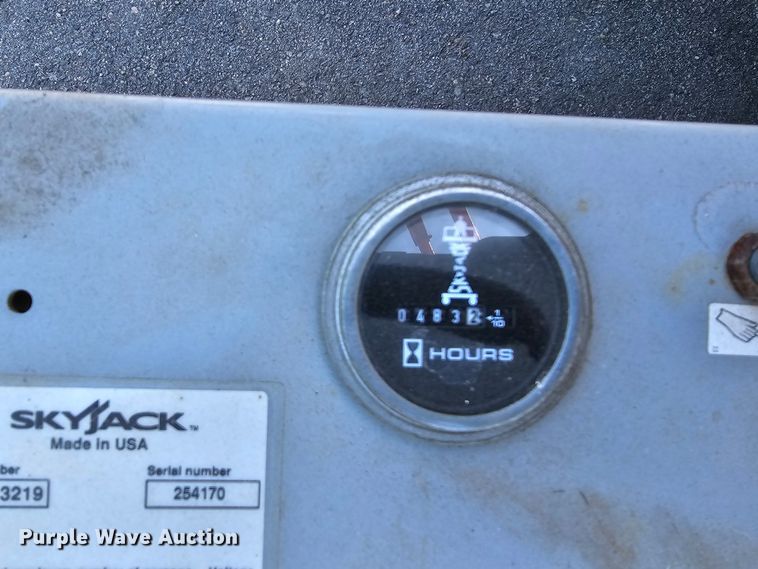 image for item MC9618 2006 Skyjack SJIII 3219  scissor lift