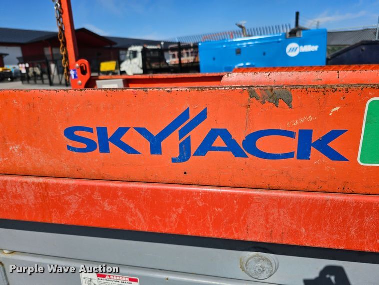 image for item MC9618 2006 Skyjack SJIII 3219  scissor lift