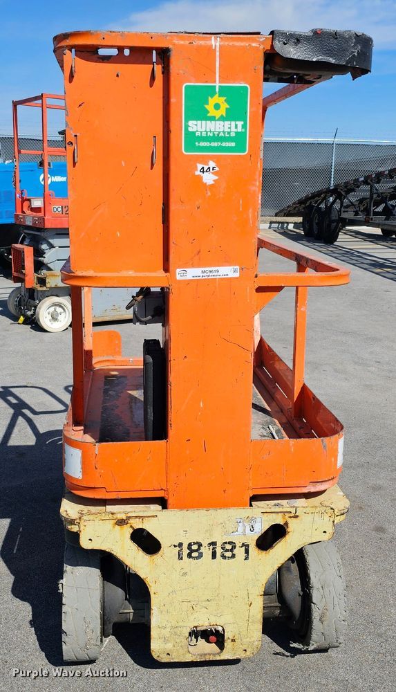 image for item MC9619 2014 JLG 1230ES  vertical lift