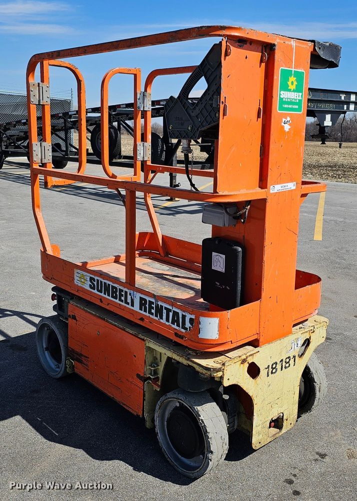 image for item MC9619 2014 JLG 1230ES  vertical lift