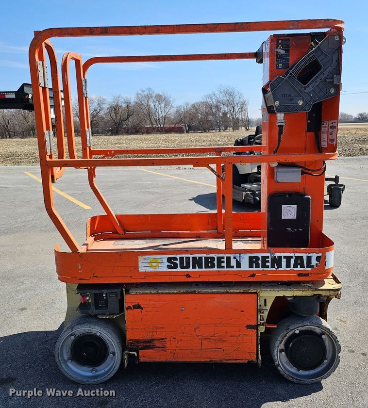 image for item MC9619 2014 JLG 1230ES  vertical lift