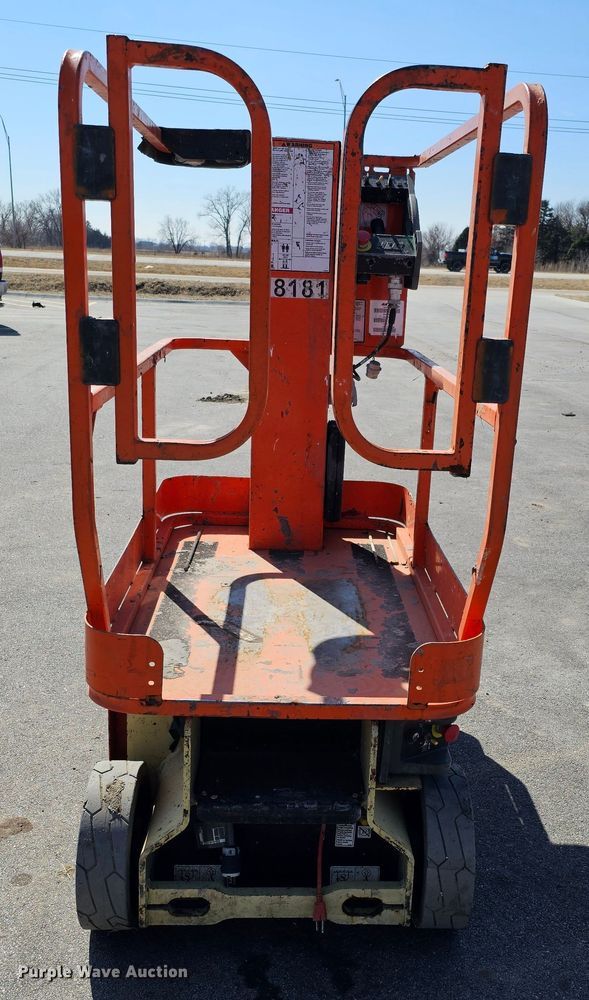 image for item MC9619 2014 JLG 1230ES  vertical lift