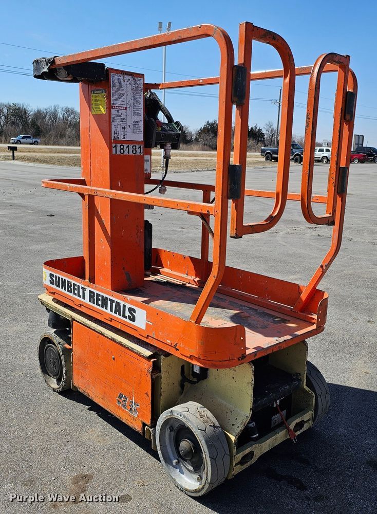 image for item MC9619 2014 JLG 1230ES  vertical lift