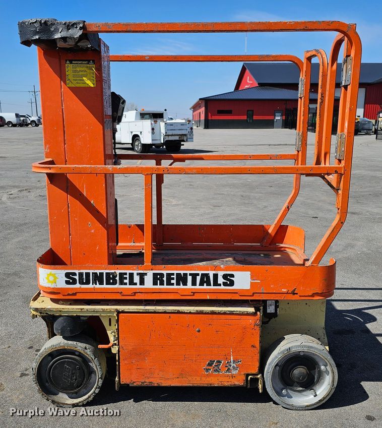 image for item MC9619 2014 JLG 1230ES  vertical lift