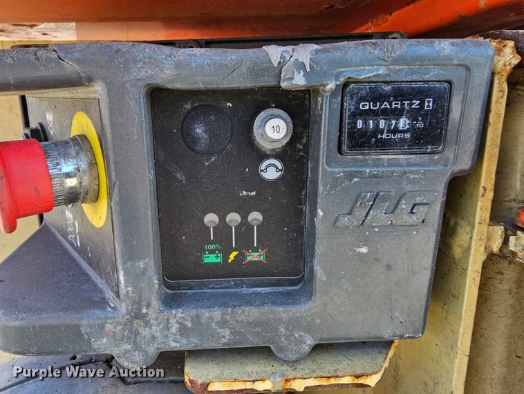 image for item MC9619 2014 JLG 1230ES  vertical lift