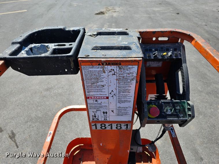 image for item MC9619 2014 JLG 1230ES  vertical lift