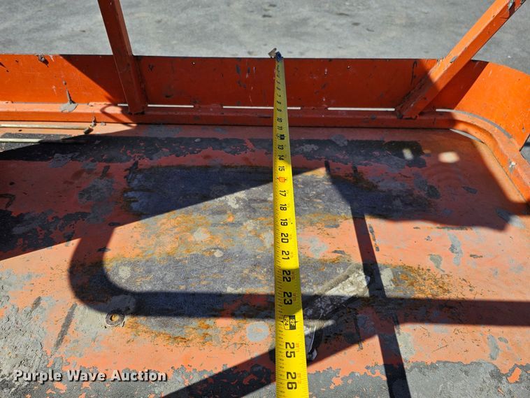 image for item MC9619 2014 JLG 1230ES  vertical lift