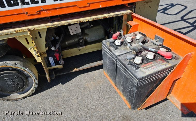 image for item MC9619 2014 JLG 1230ES  vertical lift