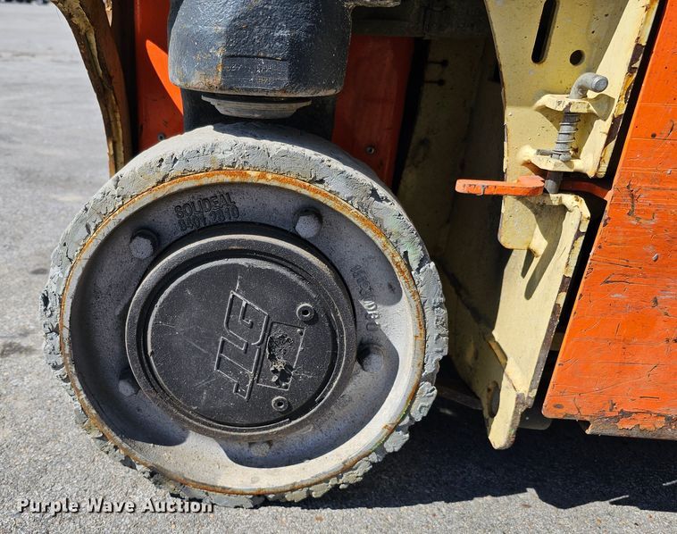 image for item MC9619 2014 JLG 1230ES  vertical lift