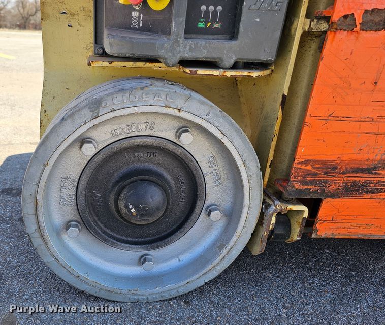 image for item MC9619 2014 JLG 1230ES  vertical lift