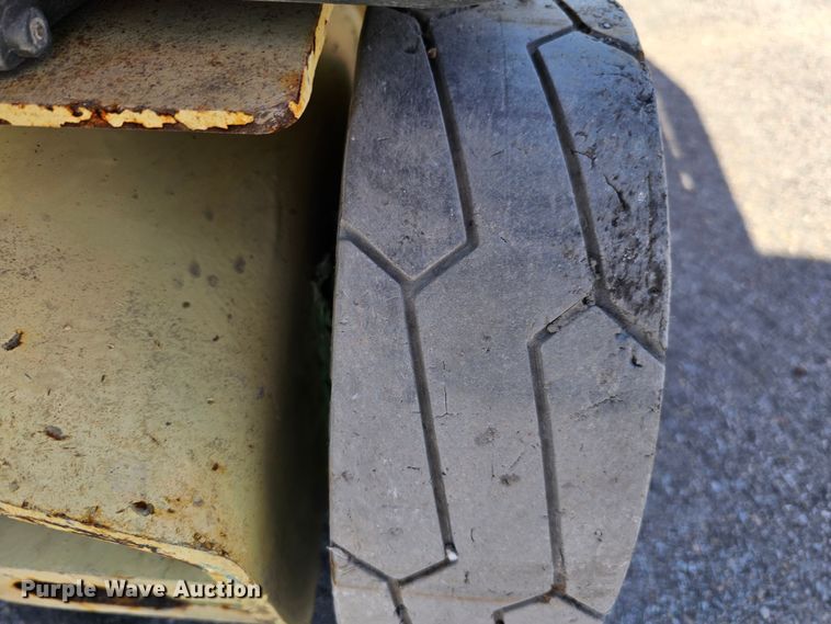 image for item MC9619 2014 JLG 1230ES  vertical lift