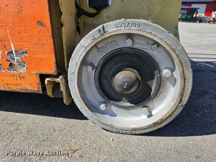 image for item MC9619 2014 JLG 1230ES  vertical lift