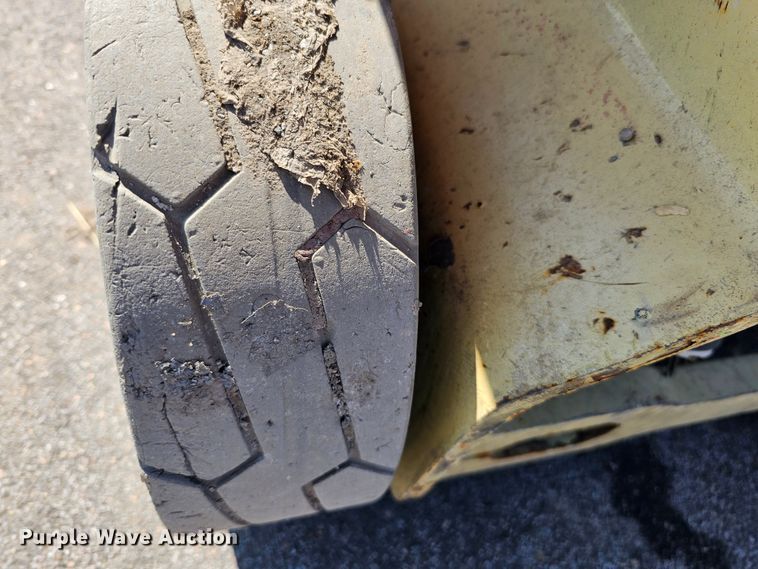 image for item MC9619 2014 JLG 1230ES  vertical lift