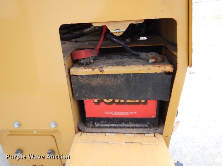 image for item MC9832 1995 Vermeer V-1850  trencher