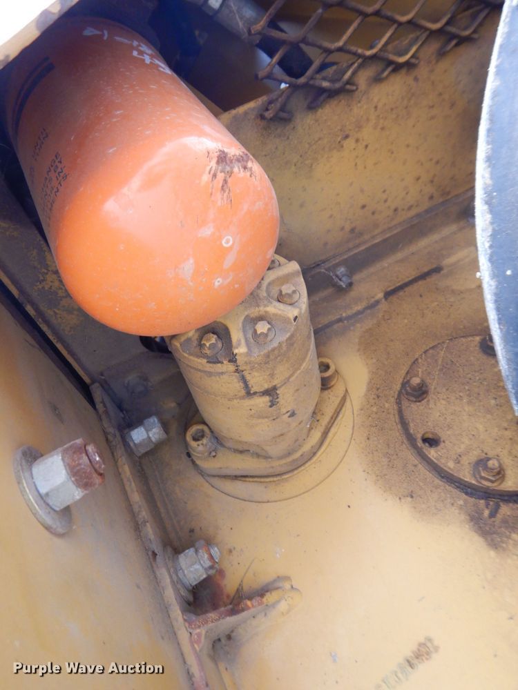 image for item MC9832 1995 Vermeer V-1850  trencher