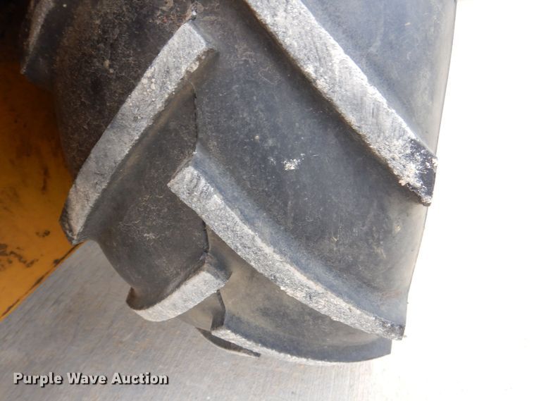 image for item MC9832 1995 Vermeer V-1850  trencher