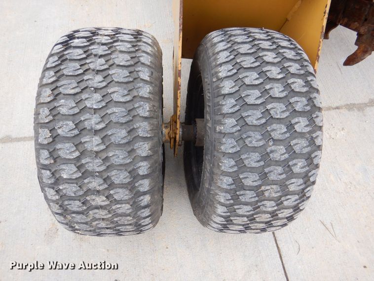 image for item MC9832 1995 Vermeer V-1850  trencher