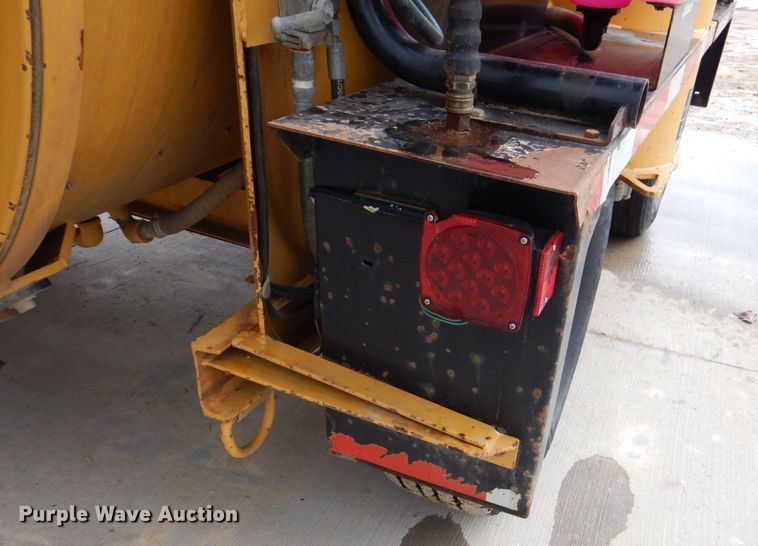 image for item MC9833 2005 Vermeer Ring-o-matic 550  vacuum excavator