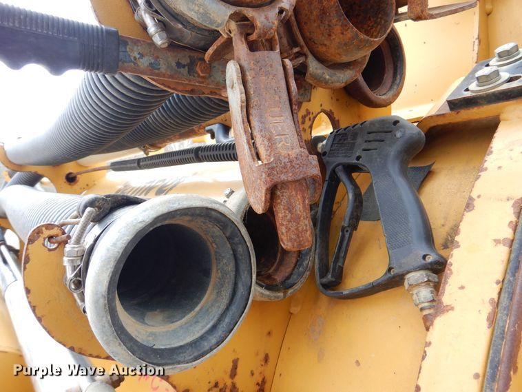 image for item MC9833 2005 Vermeer Ring-o-matic 550  vacuum excavator