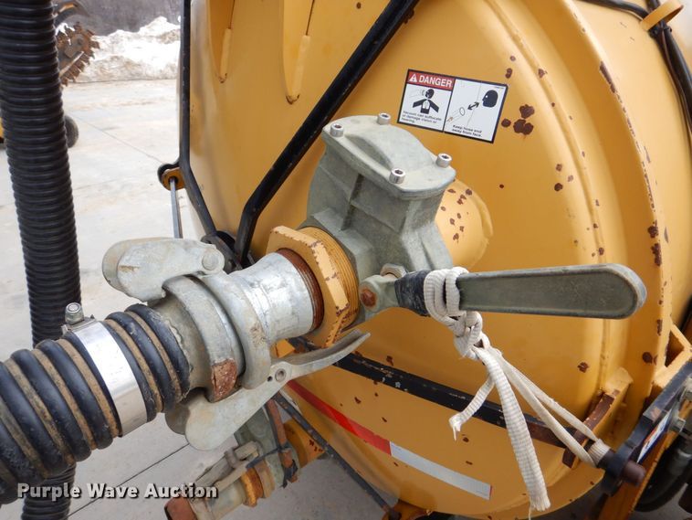 image for item MC9833 2005 Vermeer Ring-o-matic 550  vacuum excavator