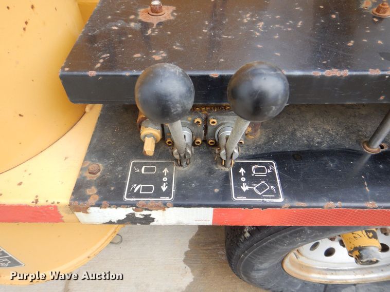 image for item MC9833 2005 Vermeer Ring-o-matic 550  vacuum excavator