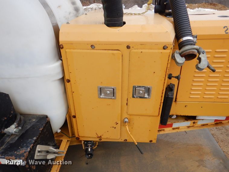 image for item MC9833 2005 Vermeer Ring-o-matic 550  vacuum excavator