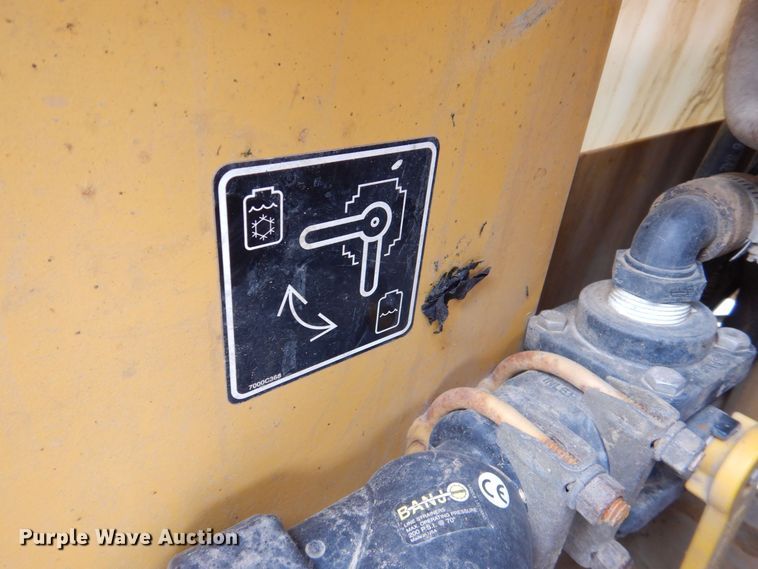 image for item MC9833 2005 Vermeer Ring-o-matic 550  vacuum excavator