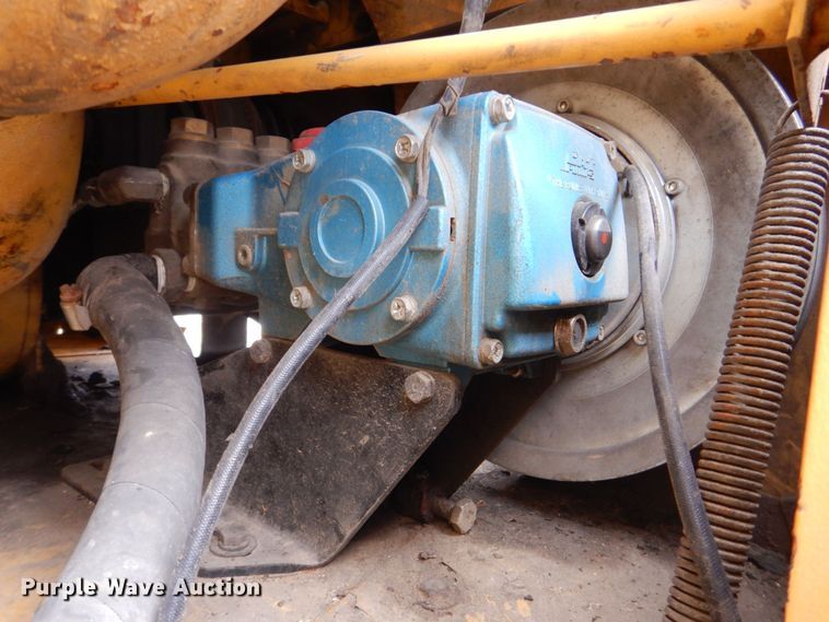 image for item MC9833 2005 Vermeer Ring-o-matic 550  vacuum excavator