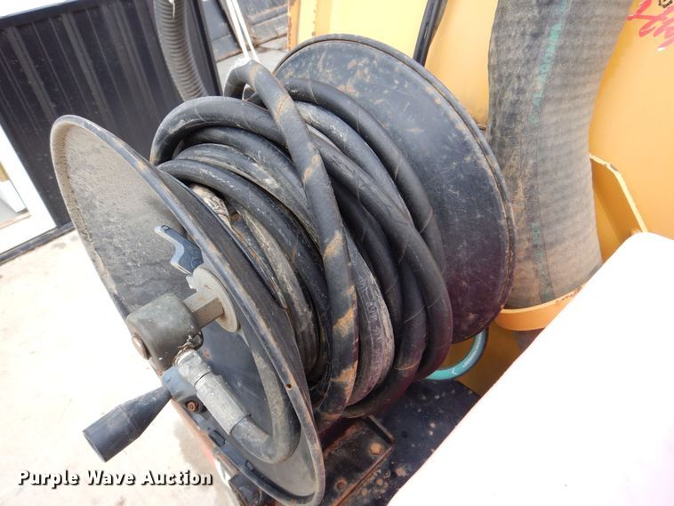 image for item MC9833 2005 Vermeer Ring-o-matic 550  vacuum excavator