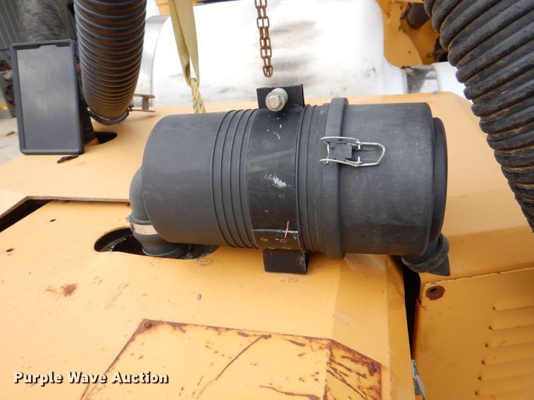 image for item MC9833 2005 Vermeer Ring-o-matic 550  vacuum excavator