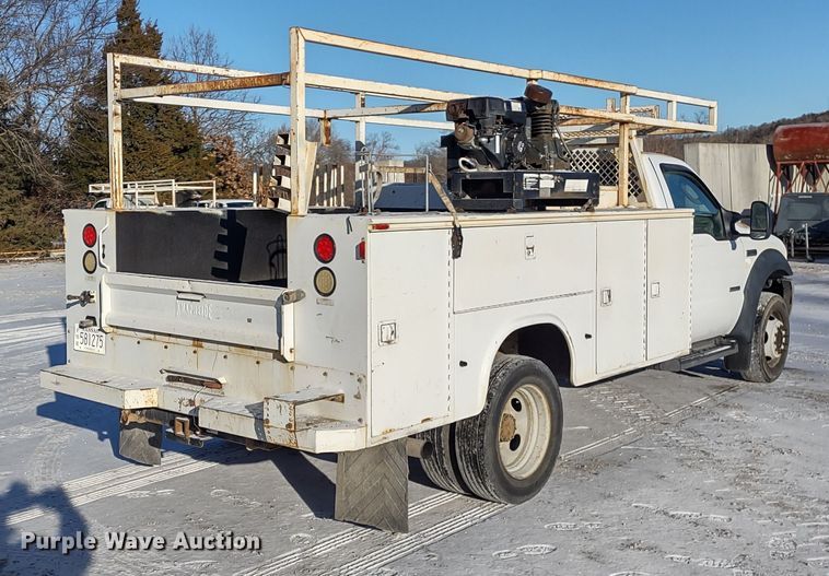 image for item MD9379 2007 Ford F550 Super Duty XL  utility / service truck