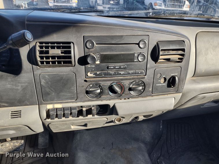 image for item MD9379 2007 Ford F550 Super Duty XL  utility / service truck