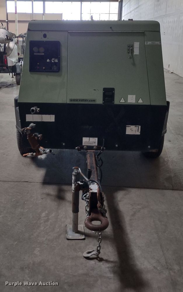 image for item MD9421 Sullair  air compressor