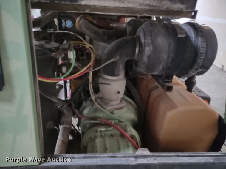 image for item MD9421 Sullair  air compressor