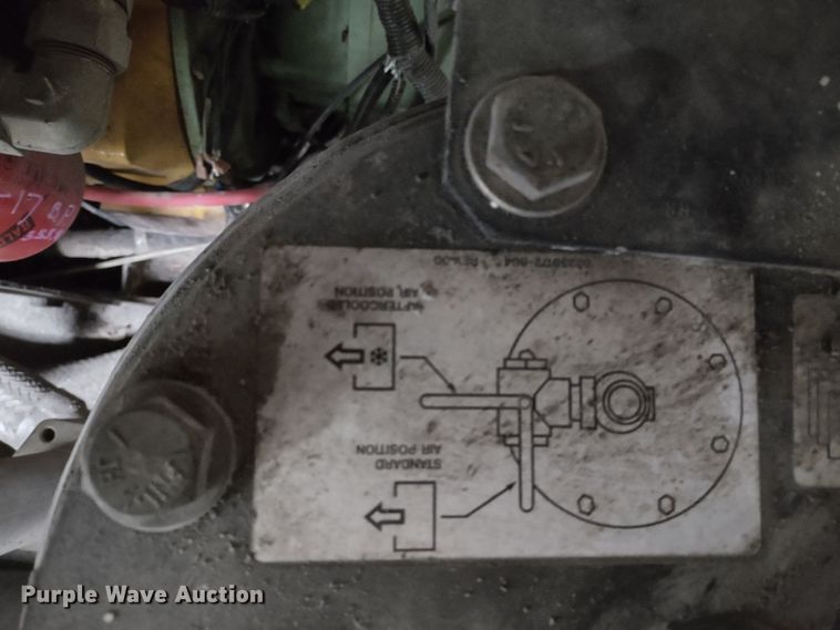 image for item MD9421 Sullair  air compressor