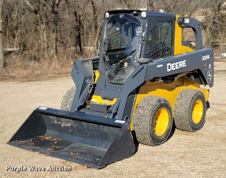 image for item ME9046 2013 John Deere 326E  skid steer loader
