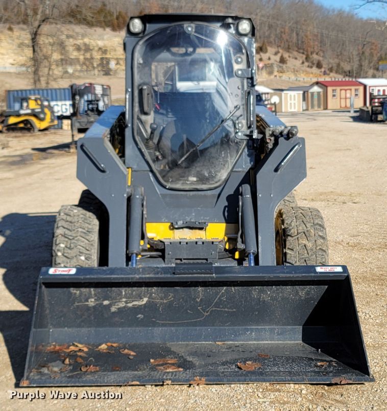 image for item ME9046 2013 John Deere 326E  skid steer loader