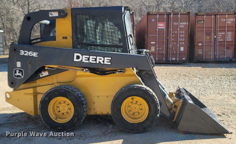 image for item ME9046 2013 John Deere 326E  skid steer loader